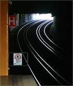 . Hinauf zu Licht -

U-Bahn-Impressionen aus Stuttgart, Durchblick zum Tunnelausgang von der Haltestelle Türlenstraße (Bürgerhospital), heute Stadtbibliothek aus. 

12.2.2006 (M)