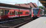 Die RB 12 von Templin Stadt nach Berlin-Lichtenberg beim Halt am 29.06.2012 im Bf Oranienburg. Fr wenige Minuten war die Spiegelung zu sehen, dann fuhr die S 1 nach Nikolassee.