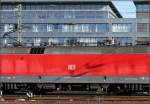 . Der langgezogene Maschinenraum -

Ein lange rote Fläche mit DB-Keks, eine etwas andere Ansicht der Baureihe 120.

Singen, 02.08.2015 (M)