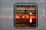 Fenster zum Bahnhof -

Spiegelung im IC-Fenster.

Stuttgart Hbf, 31.10.2012 (M)