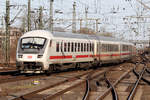 IC 1915 nach Tübingen bei der Einfahrt in Dortmund Hbf. Schublok war die 101 020-6 am 12.3.2017