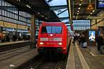 Am 06.11.2015 stand 101 054-5 mit IC 2066 (Nürnberg Hbf - Karlsruhe Hbf) im Stuttgarter Hauptbahnhof. Aufgrund seiner Verspätung von +55 Min. an diesem tag, endete der InterCity frühzeitig schon in Stuttgart.
