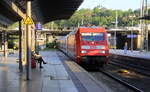 101 123-8 DB kommt mit dem IC aus Stuttgart-Hbf nach Dortmund-Hbf und fährt in Mainz-Hbf ein und fährt dann weiter in Richtung Koblenz,Bonn,Köln.