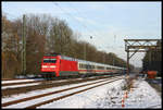 Am 3.12.2005 kam um 10.45 Uhr die 101097 mit einem Intercity in Richtung Münster durch den Bahnhof Natrup Hagen.