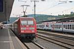 Nachschuss auf 101 020-6, als diese am Nachmittag des 22.06.2019 ihren InterCity aus dem Hauptbahnhof von Koblenz geschoben hat in Richtung Mainz.