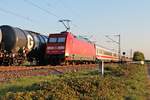 Nachschuss auf 101 032-1, als diese am Abend des 23.04.2020 ihren Lr 78735 (Karlsruhe Hbf - Basel Bad Bf) zwischen Buggingen und Hügelheim über die Rheintalbahn in Richtung Müllheim