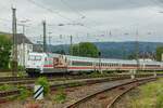 101 110-5  50 Jahre Intercity  schiebend am IC2012 in Koblenz Lützel, am 01.06.2024.