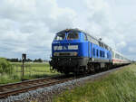Anfang Juni 2024 war bei Niebüll die Diesellokomotive 218 058-9 von Press mit einem IC unterwegs.