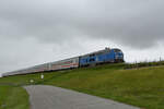 Anfang Juni 2024 zog die PRESS-Diesellokomotive 218 058-9 einen IC-Zug und ist hier bei Friedrich-Wilhelm-Lübke-Koog zu sehen.