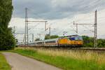 193 735 der NS mit IC (Amsterdam-Berlin) in Dedensen Gümmer, Juli 2024.