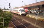 Ein IC fhrt bei Abendstimmung in Dsseldorf HBF ein. 29.05.2005