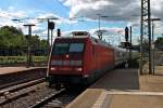 Einfahrt am 24.05.2014 von 101 056-0 mit dem IC 2217 (Stralsund Hbf - Stuttgart Hbf) auf Gleis 8 in den Hauptbahnhof von Mannheim.