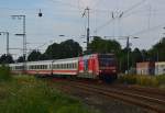 Wegen der Gleisbauarbeiten zwischen Aachen und Düren endet der IC 2223 in Rheydt Hbf und fährt von dort aus nach Köln ins Depot ein....hier verlässt er gerade Rheydt aus Gleis 4 und 3 in Richtung Grevenbroich. Zuglok ist die Werbelok 101 118-8 an diesem Mittwochabend. 22.7.2015