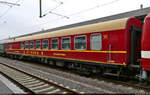 MITROPA Speisewagen mit der Bezeichnung  WRm  (75 80 88-70 003-7 D-WFL), eingereiht in einem Sonderzug zum Sachsen-Anhalt-Tag nach Stendal mit 143 005-7 (243 005-6) und gesehen in Magdeburg Hbf.