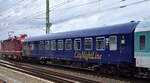 Ehemaliger CityNightLine CNL Liegewagen mit Packabteil., jetzt Eigentum DB Museum Standort DB Training, Learning & Consulting Trainingszentrum Delitzsch mit der Nr. D-DB 61 80 82-90 405-2 BDcm 874.1 in einem Sonderzug am 31.01.25 gesichtet Höhe Bahnhof Berlin-Karow.