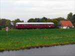 MaK GDT 0518 der Arbeitsgemeinschaft Verkehrsfreunde Lneburg (AVL) als Heideexpress Niedermarschacht - Winsen-Sd auf dem Deich am Ilmenaukanal in Fahrenholz (ex KBS 109f); 03.10.2010  