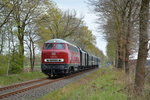 Mit Donnerbüchsen kam die Lollo V160 002 mit dem Nostalgiezug nach Dorsten am BÜ Km 26,277 Gälkerheide gefahren.