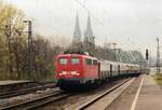 Wäre den 110 249 blau gewesen, hätte die Zeitreise ganz geklappt: am 21 Mai 2005 wurde dieses Scanbild in Köln-Deutz gemacht mit ein (leider verkehrsroter) 110 249 mit Rheingold beim