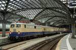 E10 1239 DB mit FEK-Rheingold in Köln Hbf, Dezember 2023.