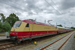 AKE-RHEINGOLD mit Lok 101 001 abfahrend im Ostseebad Binz. - 25.08.2024 - Aufnahme vom Bahnsteig 3.