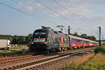 Am Abend des 20.07.2017 bespannte MRCE/BTE ES 64 U2-036 (182 536-3)  BTE-AutoReiseZug.de  den DPF-K 1796 (Lörrach Gbf - Hamburg Altona), als sie am Industriegebiet von Buggingen vorbei gen