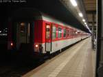 2.-Klasse-Liegewagen des NZ steht vor der Ankopplung im Karlsruhe Hbf.