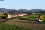 182 525  Boxpress  mit dem CNL 472  Aurora  Basel-Kopenhagen und D 50472 Basel-Moskau bei Kollmarsreute. Der Zug hatte etwa 10 Minuten Versptung. Aufgrund dieser Versptung wurde es eng mit dem Licht, aber es hat gerade noch gepasst. Aufgenommen am 25.04.2013.