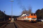 218 148 und 218 xxx kreuzen am Abend des 15.6.1986 in Rösrath.