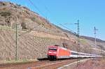 DB Fernverkehr 101 106 mit EC 9 HH-Altona - Zürich HB am Bopparder Hamm bei Boppard am 10.03.17.