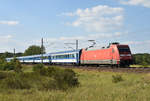 Eurocity kurz nach der Abfahrt vom Bahnhof Büchen, mit der 101 043-8 in Front.