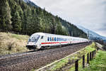 Der EC 114  Wörthersee  (Klagenfurt Hbf - Dortmund Hbf) fährt mit 101 021-4 am Zugschluss, bei Penk, die Tauernbahn hinauf.