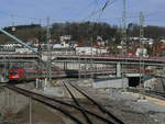 1116 276 und 1116 104 mit ihren EC Wagen und dem EC 115 aus Frankfurt Hbf nach Klagenfurt Hbf fuhren am 22.2.20 um 11:07 in Ulm Hbf ein