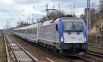 EC48 aus Warszawa Zachodnia mit PKP Intercity spółka z o.o., Warszawa [PL]  5 370 007  [NVR-Nummer: 91 51 5370 007-4 PL-PKPIC] am 12.047.21 Berlin Hirschgarten Richtung City.