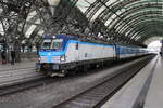 ČD 193 690-5 (91 80 6193 690-5 D-RAILL) mit dem EC 174 von Bad Schandau nach Flensburg, am 14.04.2023 in Dresden Hbf.