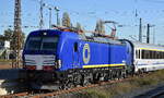 PKP Intercity spółka z o.o., Warszawa [D] mit der nagelneuen blauen Beacon Rail Capital Europe Vectron  X4 E - 639  [NVR-Nummer: 91 80 6193 639-2 D-DISPO] mit dem EC46 aus Warschau nach Berlin Hbf. bei der Einfahrt Bahnhof Frankfurt (Oder), 13.11.23