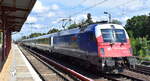 PKP Intercity spółka z o.o., Warszawa [PL] mit neu folierter Husarz  EU44-005  [NVR-Nummer: 91 51 5370 005-8 PL-PKPIC] und EC aus Polen kommend Richtung Berliner City am 11.07.24 Höhe Bahnhof Berlin-Hirschgarten.