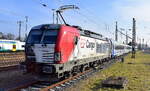 PKP Intercity spółka z o.o., Warszawa [PL] mit der angemieteten EP Cargo Vectron  383 067-6  [NVR-Nummer: 91 54 7383 067-6 CZ-LTEU] als EC 56 Richtung Berlin Hbf. bei der EInfahrt Bahnhof Frankfurt (Oder), 10.02.25