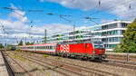 ÖBB 1293 050 ist hier mit einem langen EC am Münchner Heimeranplatz zu sehen (15.09.2024).