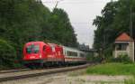 BB 1216 018 mit dem EC 85 von Mnchen Hbf nach Bologna Centrale, in Aling (Oberbay); 28.05.2011