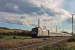 Durchfahrt am 09.11.2013 von MRCE/DB Fernverkehr ES 64 U2-070 (182 570-2) mit dem EC 6 (Chur HB - Hamburg-Altona) in Müllheim (Baden).