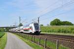 Der von Steuerwagen 86-81 868 angeführte Wagenpark 2868  Nationalpark Niedersächsisches Wattenmer  ist als IC (2) 2431 Emden Außenhafen - Cottbus Hbf am 17.05.17 bei Langwedel