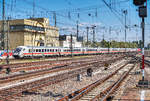 Ein IC erreicht am 20.4.2017, mit einer 101er am Zugschluss, den Mannheimer Hbf.