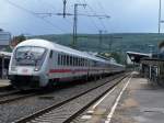 Einfahrt eines IC von Karlsruhe Hbf nach Nrnberg Hbf im Bahnhof Aalen.