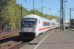 Durchfahrt am Nachmittag des 27.09.2018 vom IC-Steuerwagen D-DB 73 80 80-91 300-2 (Bauart: Bpmmbdzf 286.3) zusammen mit der 101 045-3 als Schublok als InterCity durch den Bahnhof von Köln