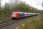 101068-5 mit Werbeaufschrift  Back on Track  ist hier am 14.4.2020 um 10.40 Uhr mit dem IC nach Karlsruhe am Ortsrand von Hasbergen unterwegs.