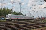 Am Nachmittag des 22.06.2019 fuhr IC-Steuerwagen D-DB 61 80 80-61 159-6 (Bauart: Bpmmbdzf 286.1) als InterCity zusammen mit der Wagenlok 101 058-6 und der Schublok 101 016-4 am Rangierbahnhof und DB Museum in Koblenz Lützel in Richtung Hauptbahnhof vorbei.