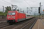 Nachschuss auf 101 115-4, als diese am Nachmittag des 06.07.2019 ihren InterCity aus dem Bahnhof von Hamburg Harburg in Richtung Maschen schob.