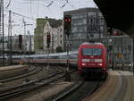 101 018 schob am 2.3.20 um 15:06 Uhr ihren EC 219 (Frankfurt (Main) Hbf-Graz Hbf) aus dem Ulmer Hbf.