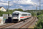 Bpmmbdzf 286.1 (61 80 80-91 150-5 D-DB) mit Schublok 101 046-1 als IC 2264 (Linie 60) von München Hbf nach Karlsruhe Hbf durchfährt den Bahnhof Asperg auf der Bahnstrecke Stuttgart–Würzburg (Frankenbahn | KBS 780).
Aufgenommen am Ende des Bahnsteigs 3/4.
[28.7.2020 | 17:06 Uhr]