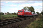 In Höhe der Leedener Mühle ist hier die DB 101016-4 mit einem Intercity in Richtung Münster am 4.10.2020 um 16.48 Uhr auf der Rollbahn unterwegs.